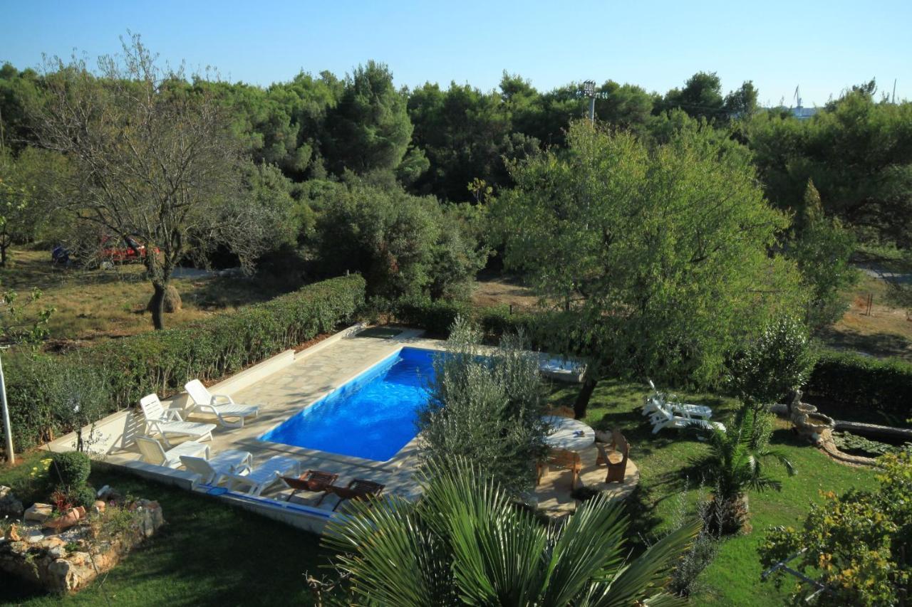 Apartments With A Swimming Pool Pula - 7356 ภายนอก รูปภาพ