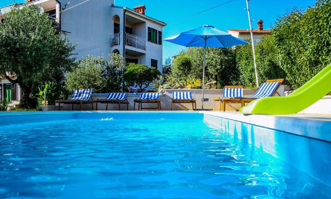 Apartments With A Swimming Pool Pula - 7356 ภายนอก รูปภาพ