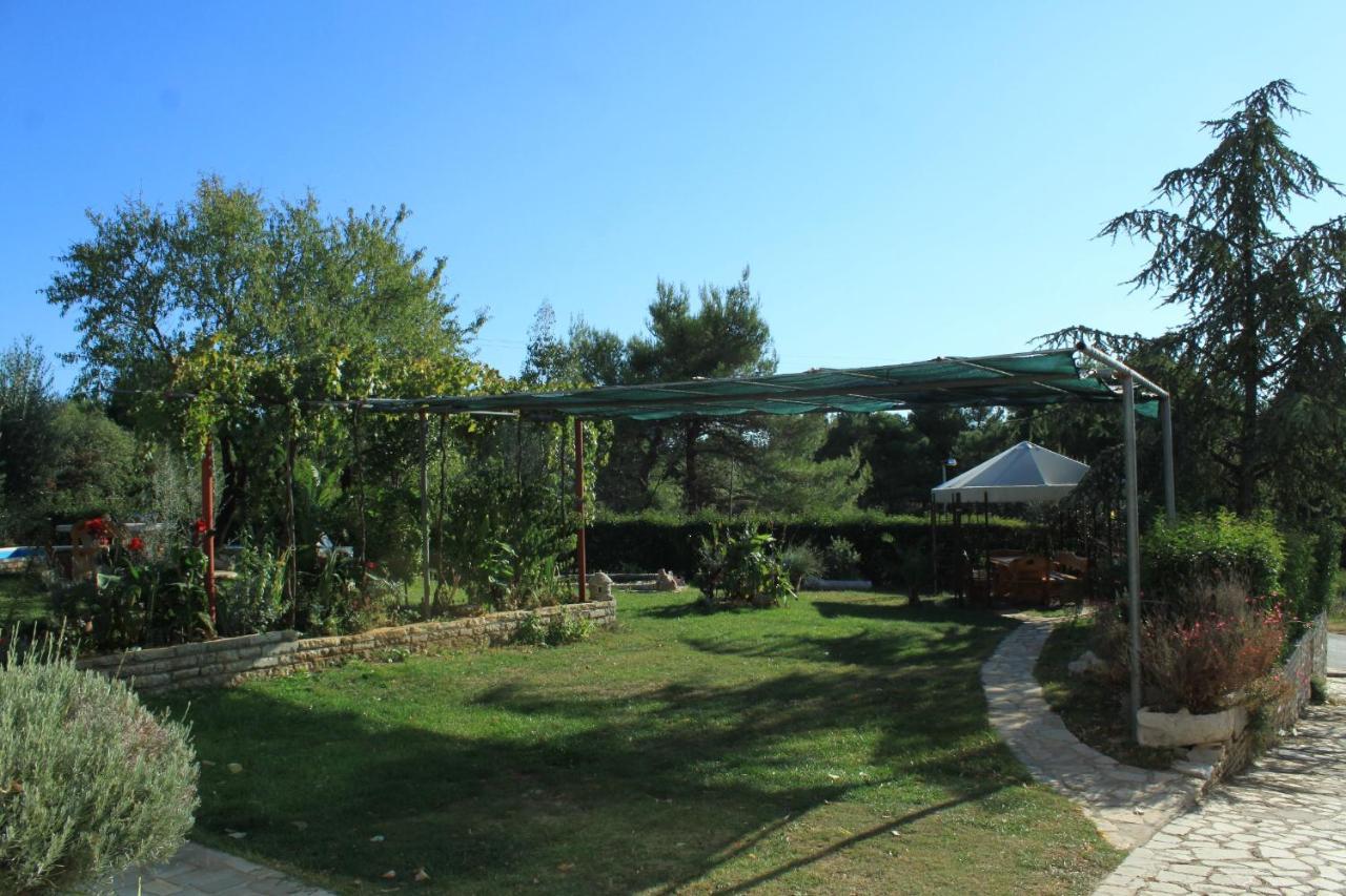 Apartments With A Swimming Pool Pula - 7356 ภายนอก รูปภาพ