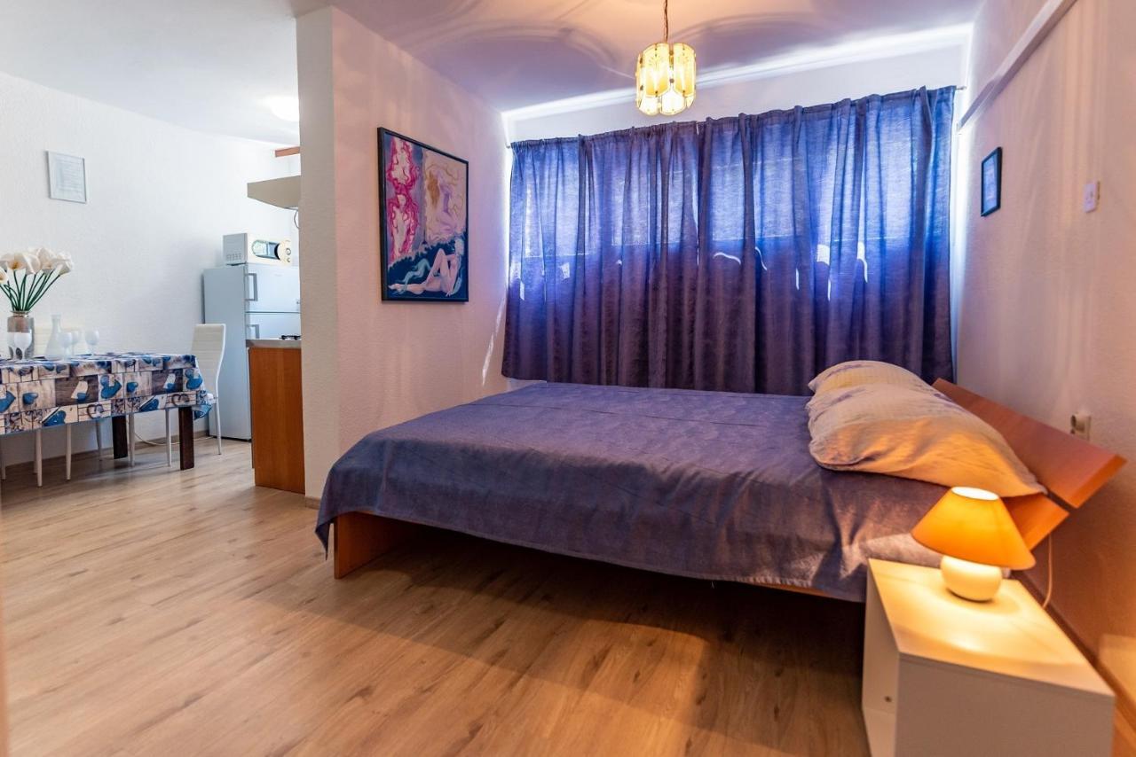 Apartments With A Swimming Pool Pula - 7356 ภายนอก รูปภาพ