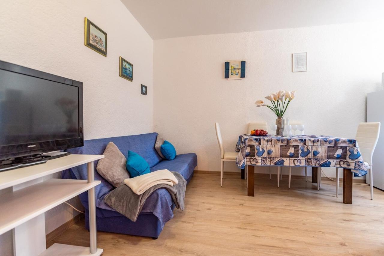 Apartments With A Swimming Pool Pula - 7356 ภายนอก รูปภาพ